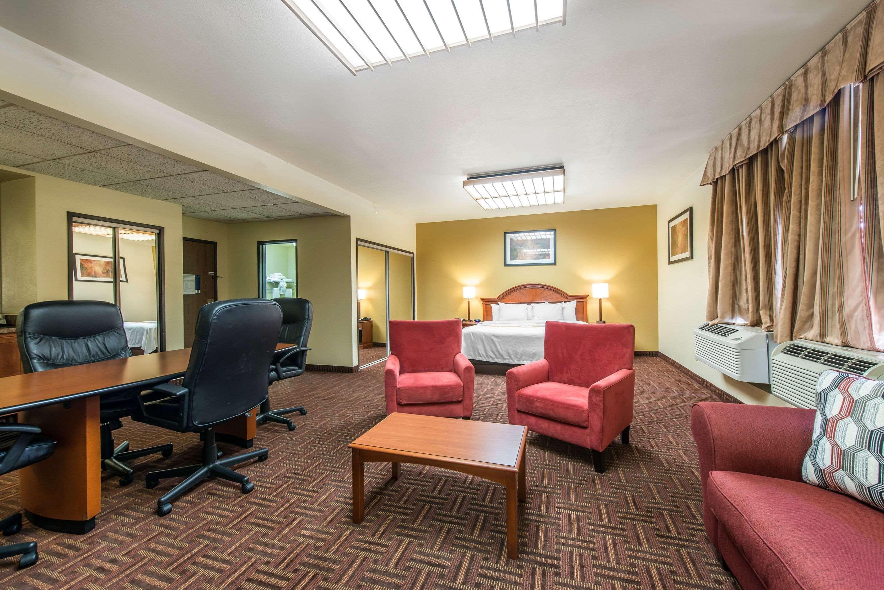 Quality Inn Colorado Springs South Экстерьер фото