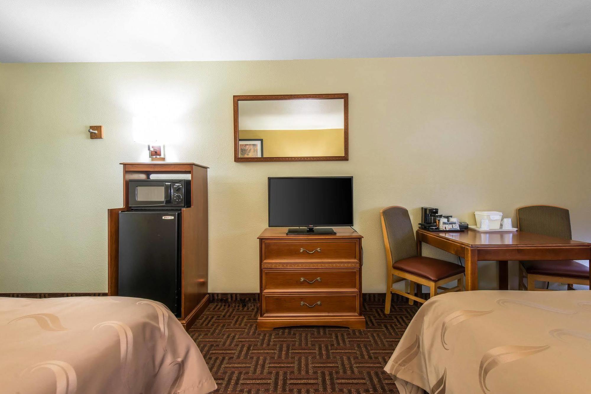 Quality Inn Colorado Springs South Экстерьер фото