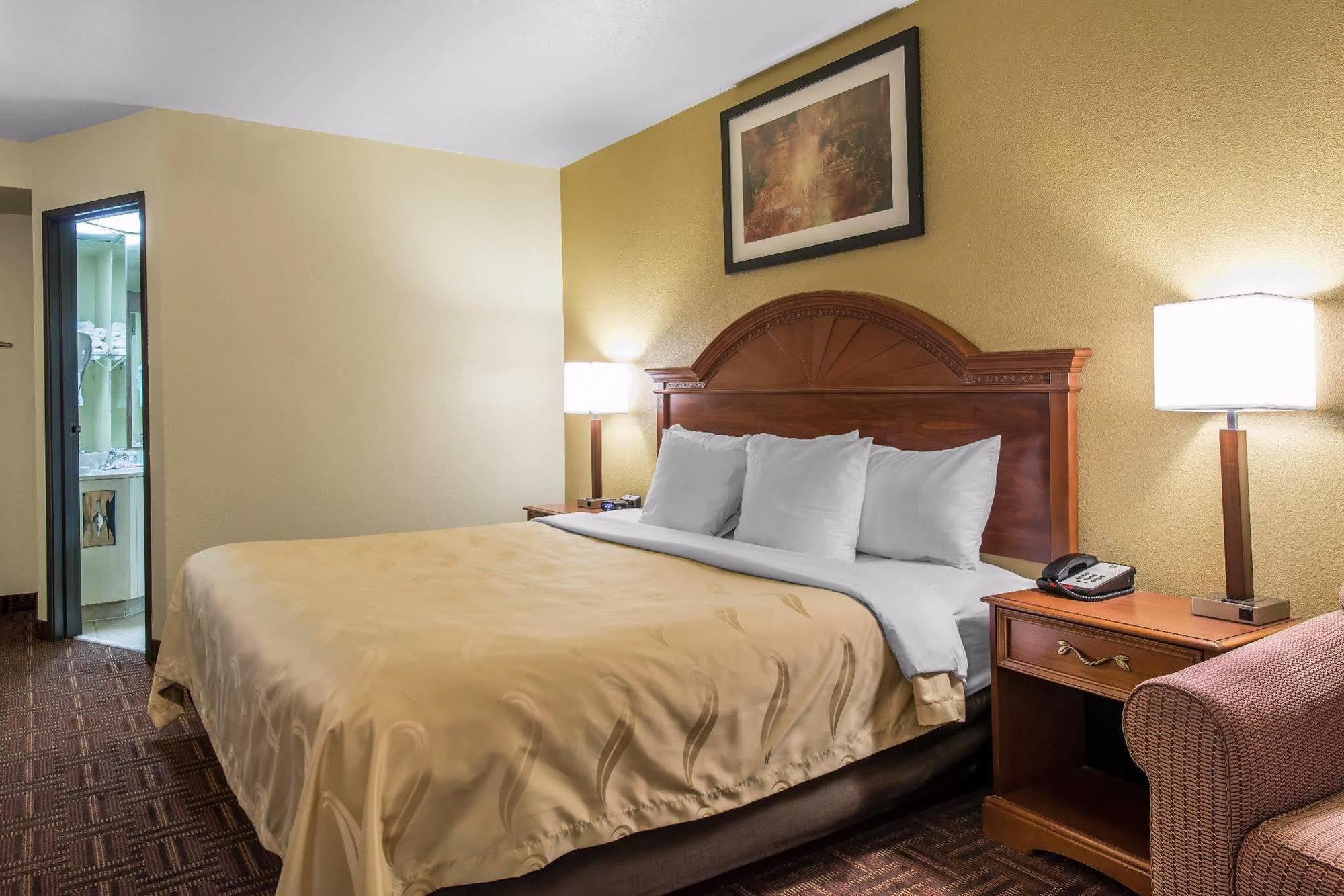 Quality Inn Colorado Springs South Экстерьер фото